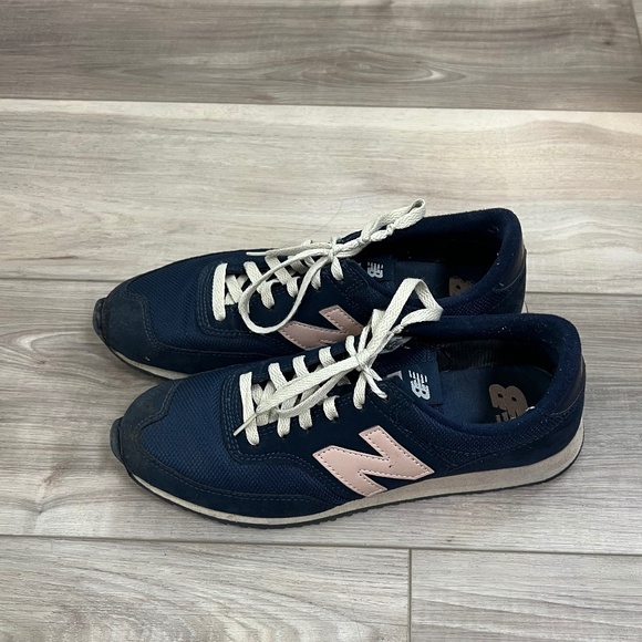 New Balance Classic Navy blue with pink logo | Size 8 - Picture 1 of 5
